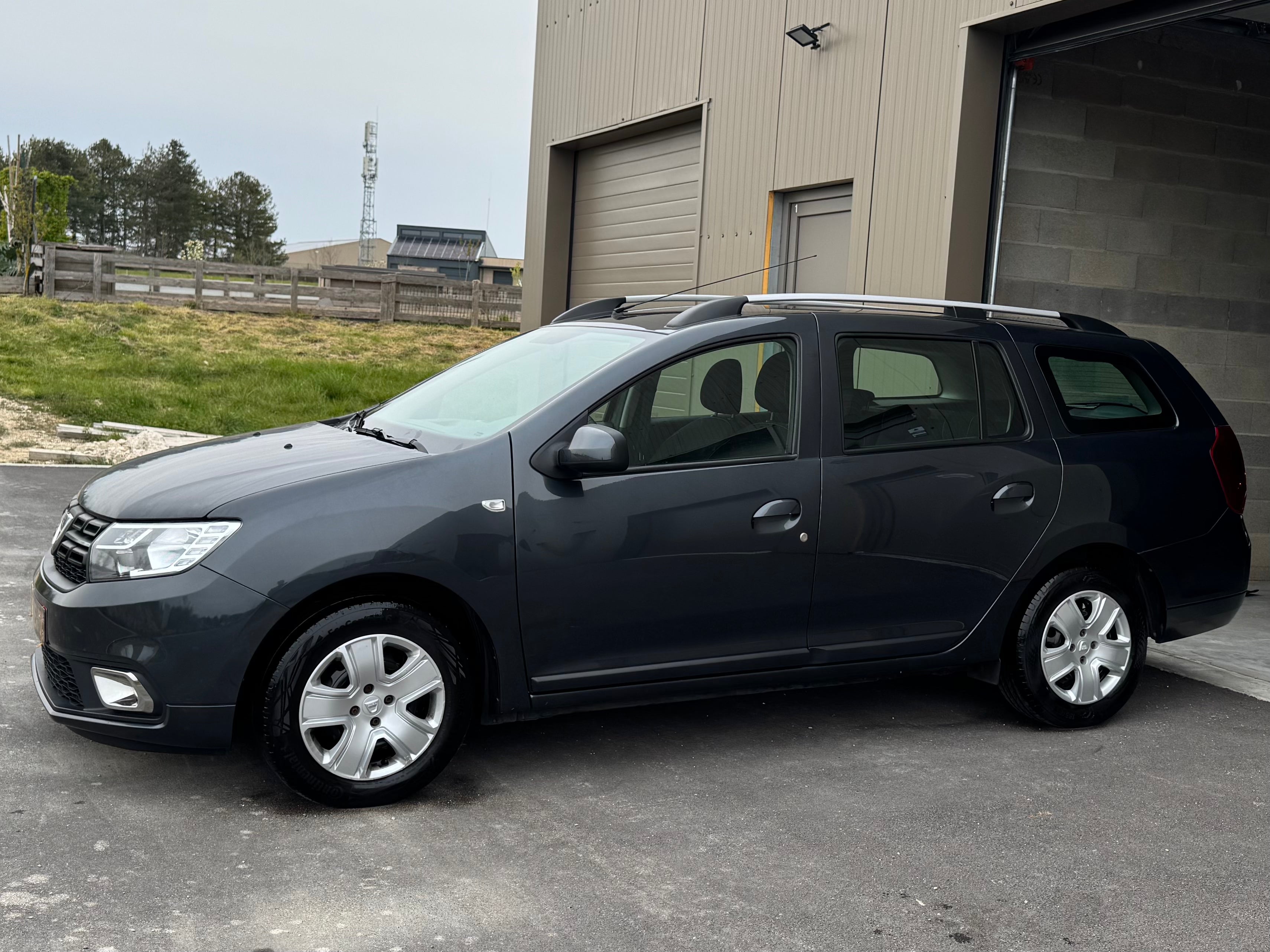 DACIA LOGAN MCV TCe 90 - BLACK LINE